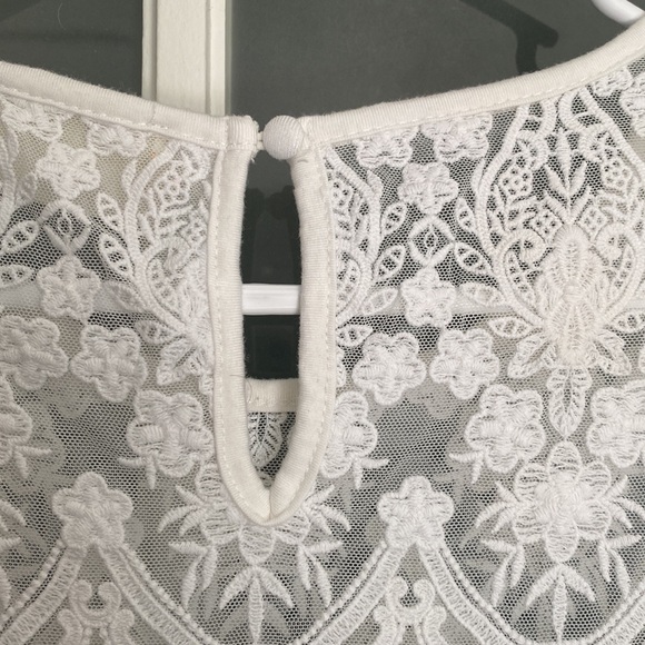 Allie Rose women’s white flowy embroidered lace short sleeve blouse - Picture 4 of 6